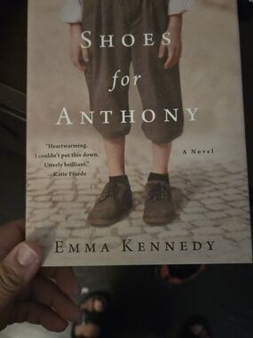 Shoes for Anthony by Emma Kennedy - Paperback Book
